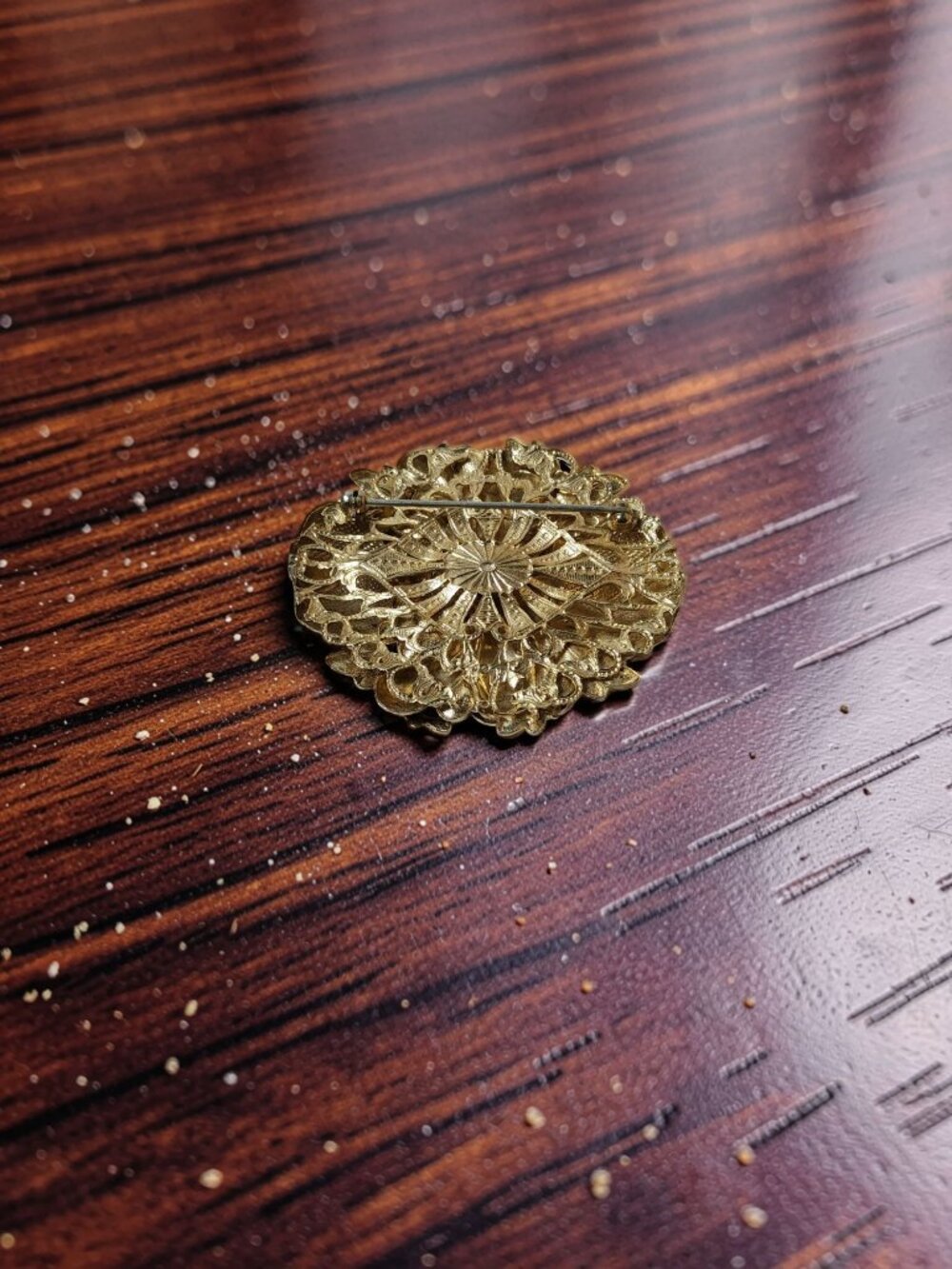 Vintage Goldtone Large 4 Layer Brooch Pin with Feather, Oak Leaves, and Berries, - Picture 7 of 16